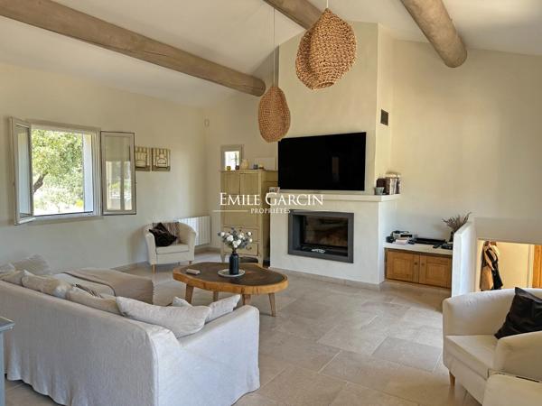 A vendre - Maison rénovée - Face au Luberon