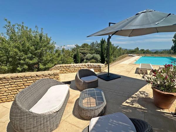 A vendre - Maison rénovée - Face au Luberon