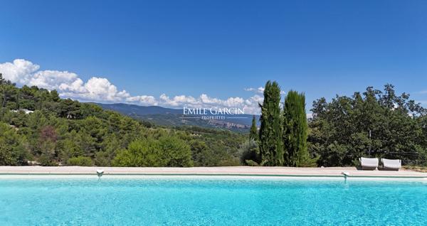 A vendre - Maison rénovée - Face au Luberon