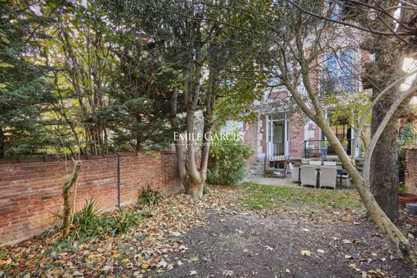 A vendre - Maison - 92400 - Courbevoie  - 174m²  -  5 chambres - jardin