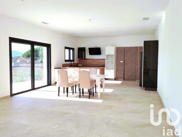 Maison 7 pièces de 210 m² à Bagnols-sur-Cèze (30200)