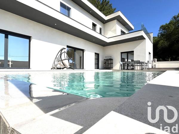 Maison 7 pièces de 210 m² à Bagnols-sur-Cèze (30200)