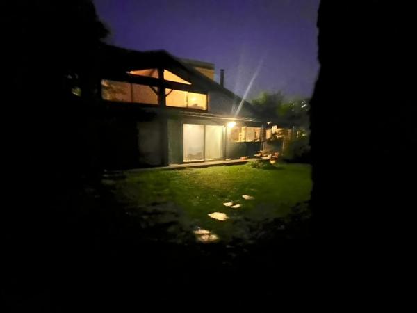 Très bel ensemble immobilier avec jardin et piscine proposant 2 maisons non mitoyennes  et un immeuble de 5 studios avec rentabilité locative