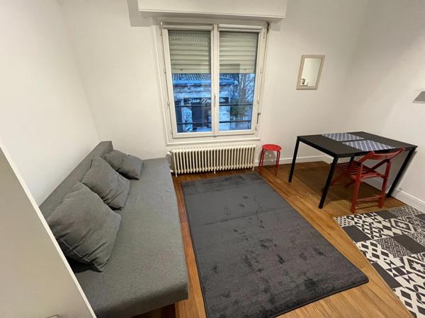Très bel ensemble immobilier avec jardin et piscine proposant 2 maisons non mitoyennes  et un immeuble de 5 studios avec rentabilité locative