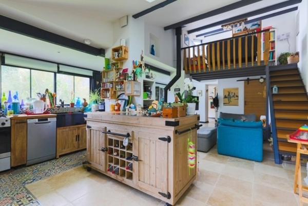 Très bel ensemble immobilier avec jardin et piscine proposant 2 maisons non mitoyennes  et un immeuble de 5 studios avec rentabilité locative