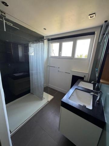 A LOUER - Maison meublée, 4 chambres, jardin et garage