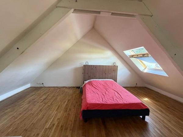 A LOUER - Maison meublée, 4 chambres, jardin et garage