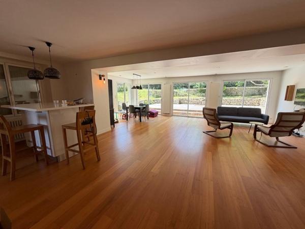 A LOUER - Maison meublée, 4 chambres, jardin et garage
