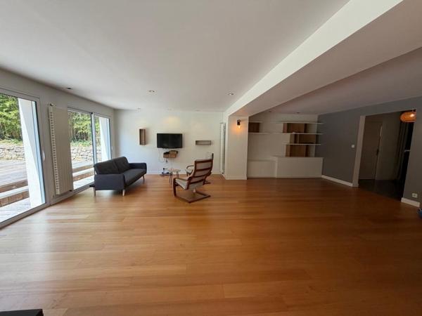 A LOUER - Maison meublée, 4 chambres, jardin et garage