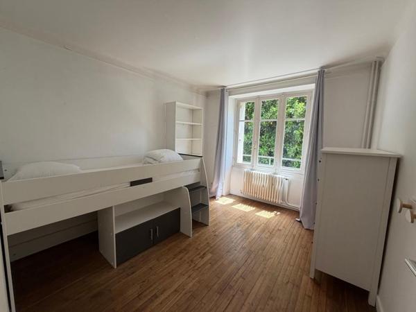 A LOUER - Maison meublée, 4 chambres, jardin et garage