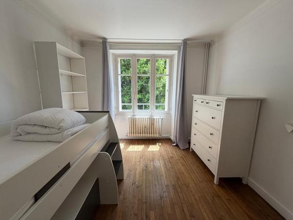 A LOUER - Maison meublée, 4 chambres, jardin et garage