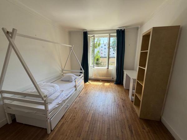 A LOUER - Maison meublée, 4 chambres, jardin et garage