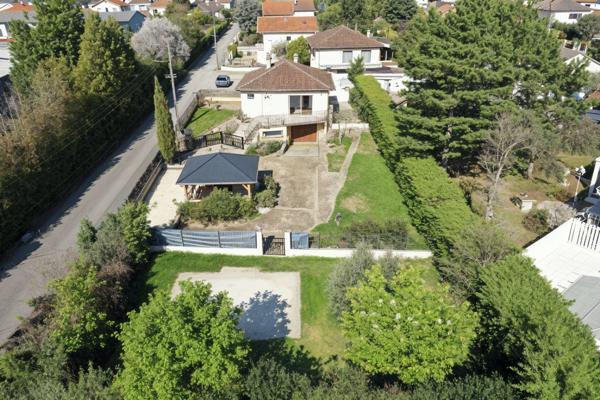 Maison sur sous-sol complet édifiée sur un terrain de 855m².