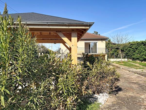 Maison sur sous-sol complet édifiée sur un terrain de 855m².