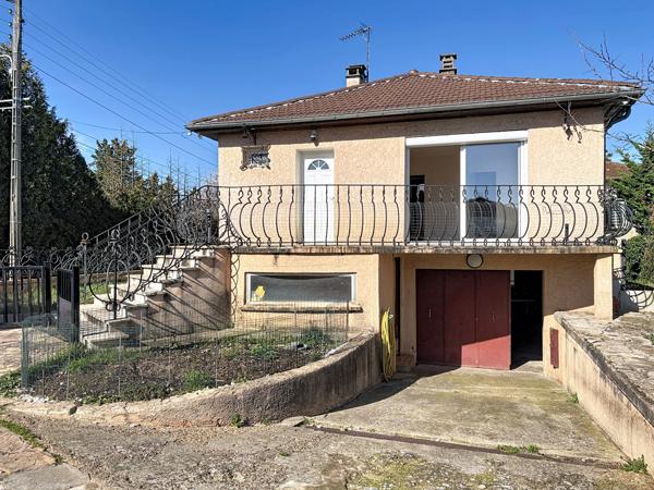 Maison sur sous-sol complet édifiée sur un terrain de 855m².