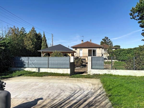 Maison sur sous-sol complet édifiée sur un terrain de 855m².