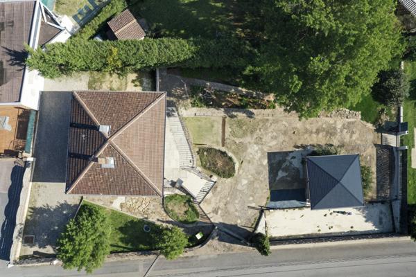 Maison sur sous-sol complet édifiée sur un terrain de 855m².