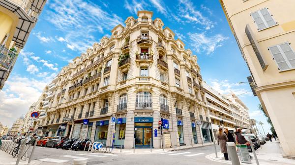 NICE - RUE DE FRANCE : VASTE 5 PIÈCES TRAVERSANT SUD / NORD AVEC BALCON