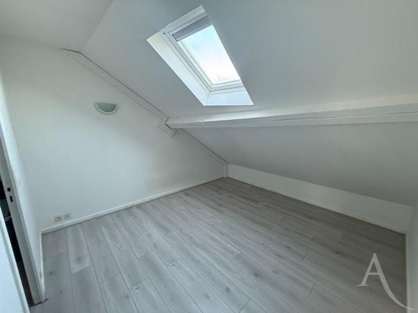 À LOUER ? 2 pièces sous les combles ? Quartier Cité Administrative