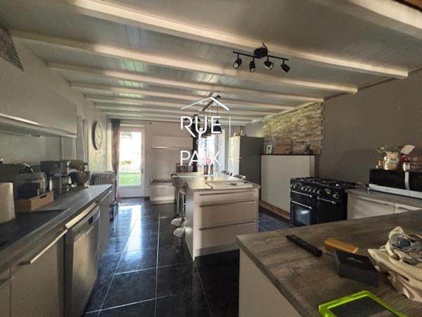 79350 clessé Maison Clessé 5 pièce(s) 200 m2