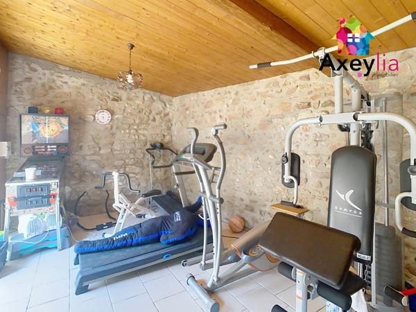 Saint-Martin-d'Estréaux (42620) A VENDRE- PROCHE SECTEURS TOURISTIQUES- PROPRIÉTÉ AVEC GITES SUR 1HA600 ENVIRON DE TERRAIN