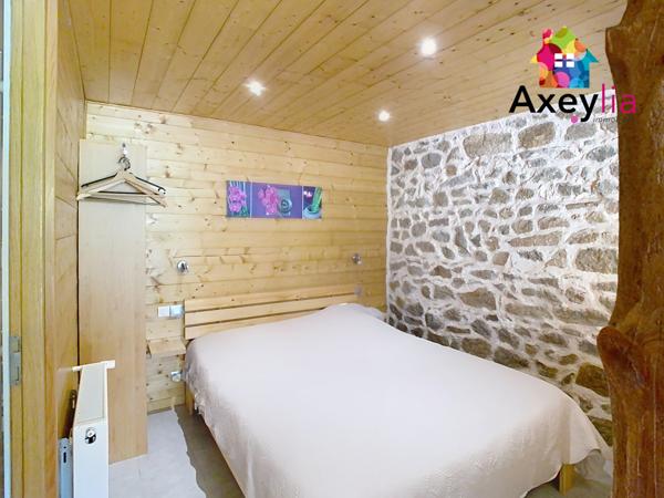 Saint-Martin-d'Estréaux (42620) A VENDRE- PROCHE SECTEURS TOURISTIQUES- PROPRIÉTÉ AVEC GITES SUR 1HA600 ENVIRON DE TERRAIN