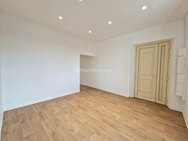 Location                                                      Appartement
                        
                     2 pièces                      43 m2                     à Le Luc