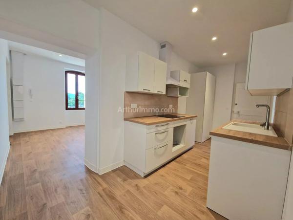 Location                                                      Appartement
                        
                     2 pièces                      43 m2                     à Le Luc