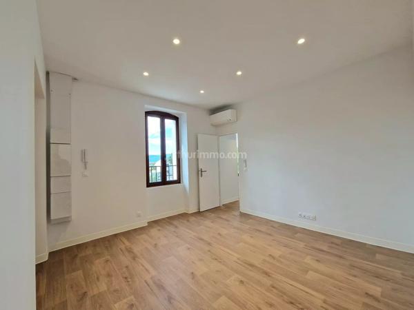 Location                                                      Appartement
                        
                     2 pièces                      43 m2                     à Le Luc