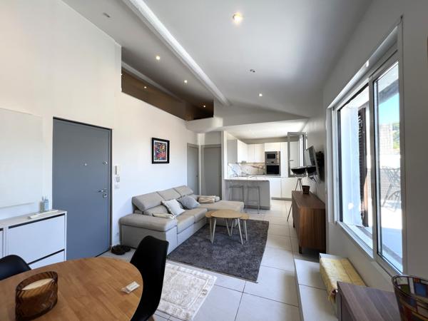 Appartement
         2 pièces
        - 38 m² Exclusivité 265 000 € *