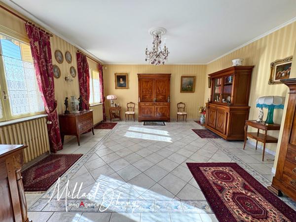 Maison à MONTCEAU-LES-MINES, 71300 - 6 pièces 203m²