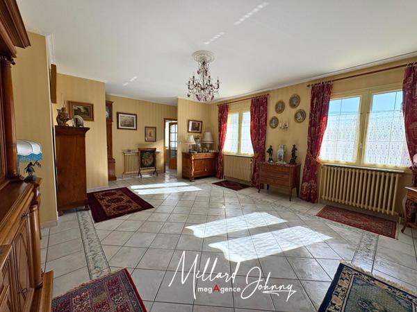 Maison à MONTCEAU-LES-MINES, 71300 - 6 pièces 203m²