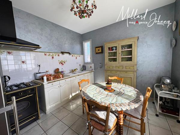 Maison à MONTCEAU-LES-MINES, 71300 - 6 pièces 203m²