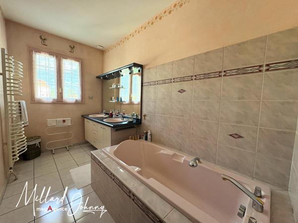Maison à MONTCEAU-LES-MINES, 71300 - 6 pièces 203m²