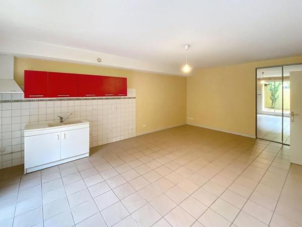 A Mazères 2 habitations, grand garage et terrasse