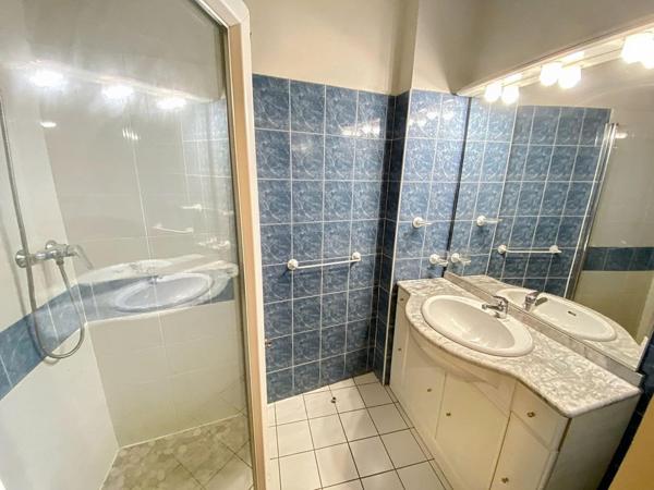 A Mazères 2 habitations, grand garage et terrasse