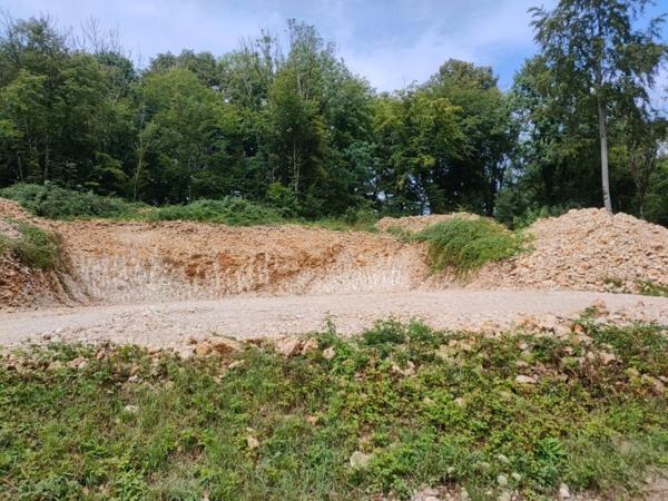 terrain à bâtir à SAINT ANNE ( DOUBS )  à 10 min de SALINS LES BAINS et à 30 min de FRASNE
