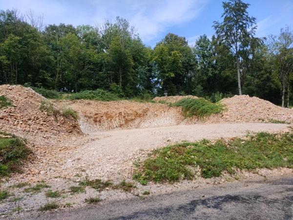 terrain à bâtir à SAINT ANNE ( DOUBS )  à 10 min de SALINS LES BAINS et à 30 min de FRASNE