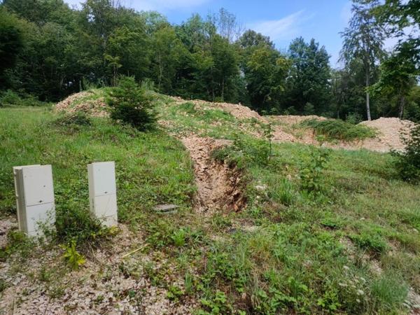 terrain à bâtir à SAINT ANNE ( DOUBS )  à 10 min de SALINS LES BAINS et à 30 min de FRASNE