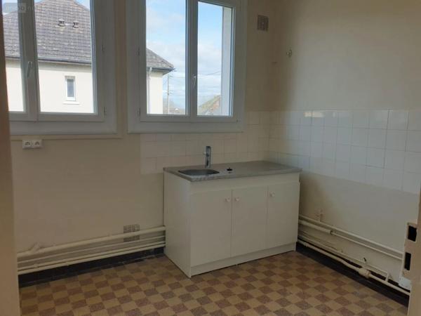 Location - Appartement Bessé-sur-Braye 72310 3 pièces 54 m 2