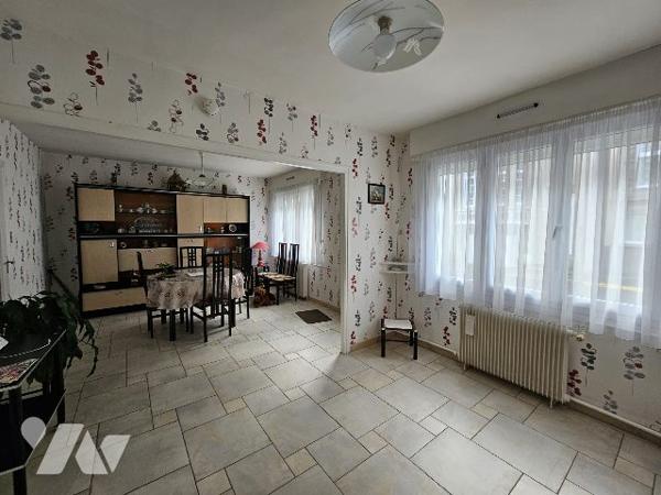 Maison de ville 3 chambres, cour.