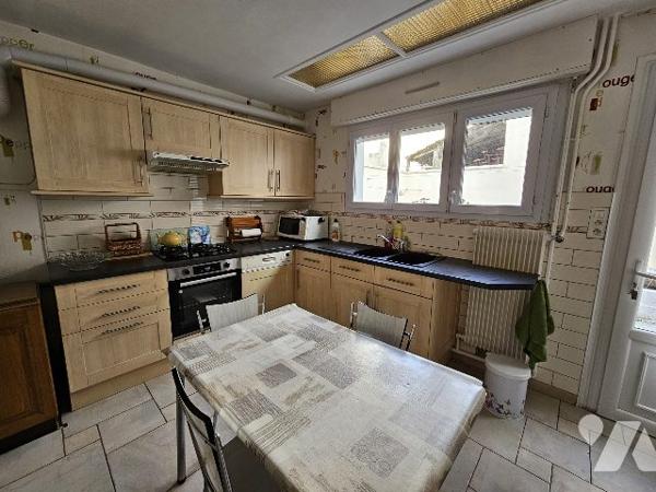 Maison de ville 3 chambres, cour.