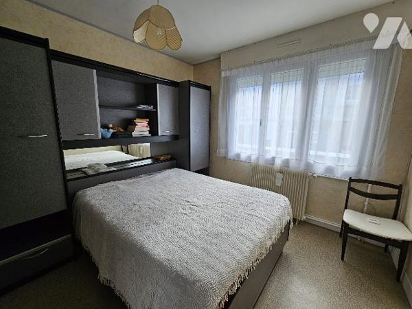 Maison de ville 3 chambres, cour.