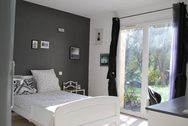 Élégante maison familiale de 238 m² environ avec piscine et pool house, sur un terrain paysager de 3000 m²