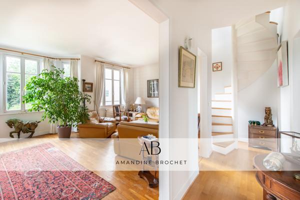 Maison
         6 pièces
        - 195 m² Exclusivité 950 000 € *