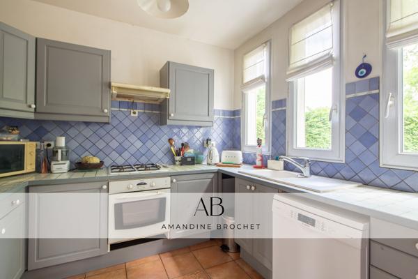 Maison
         6 pièces
        - 195 m² Exclusivité 950 000 € *