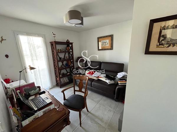 Belle Maison – Prestations de qualité avec 3 chambres + garage & parc paysager