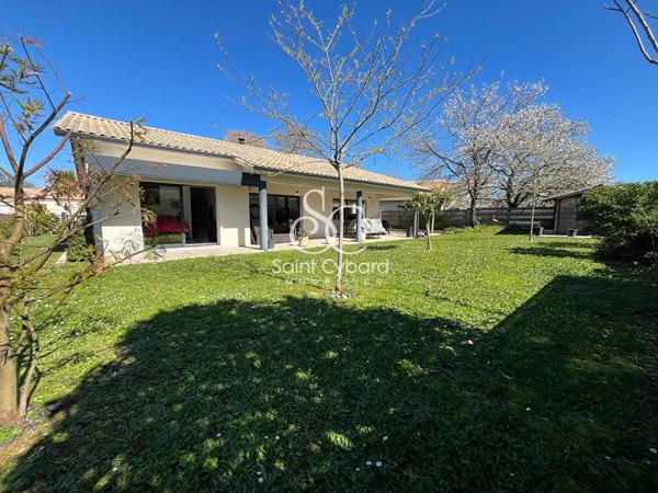 Belle Maison – Prestations de qualité avec 3 chambres + garage & parc paysager