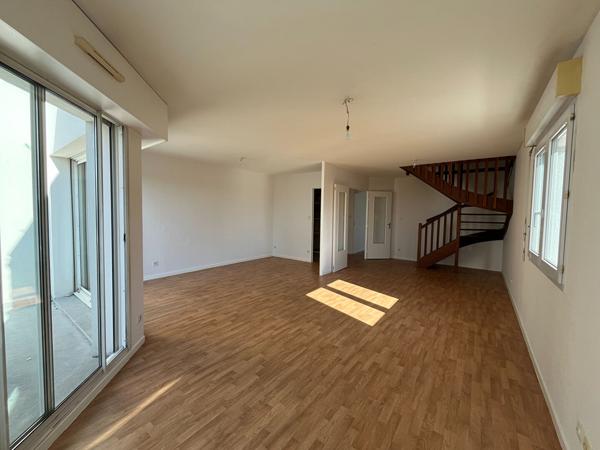 Angers – T5 en duplex avec terrasse et parking
