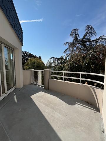 Angers – T5 en duplex avec terrasse et parking